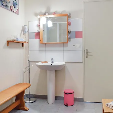 2 Bedroom Lovely In Сasa de vacaciones *